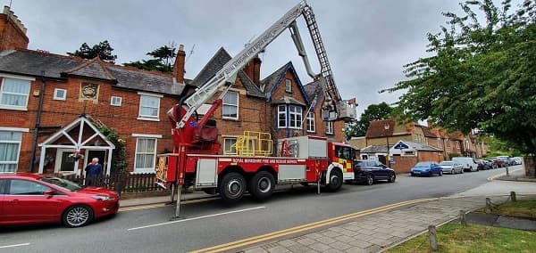 Stabilises the fire engine to allow the ladder to be extended