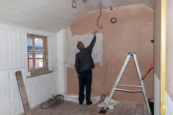 Whitewashing the new plaster