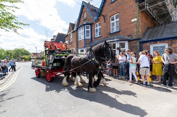 The Windsor and Eton Brewery dray arriving at The Swan