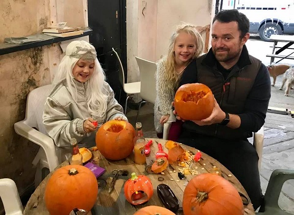 Family enjoying the carving