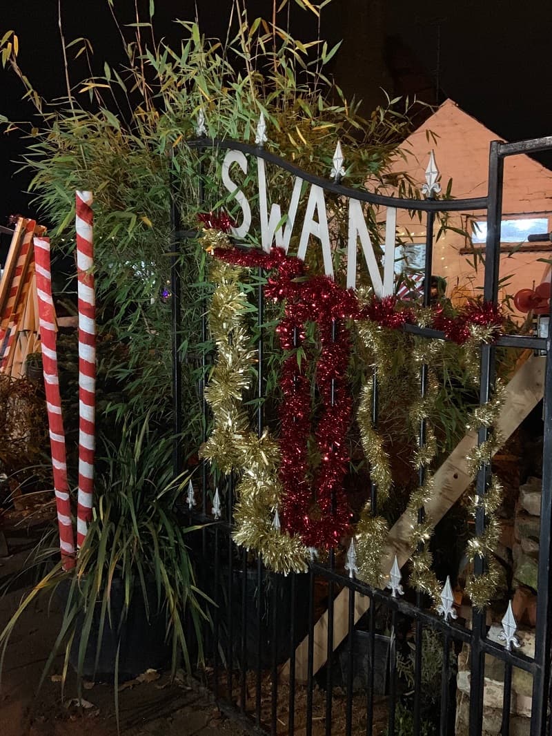 Swan gates all dreessed up