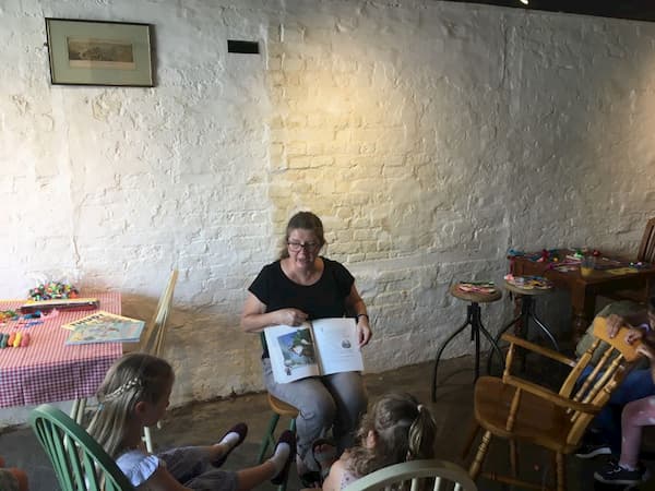 Rachel Reads - story telling for the youngsters
