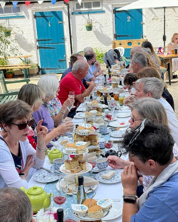 Volunteers from Family Friends and The Friends of The Swan