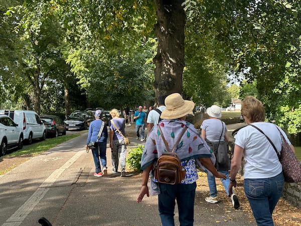 Walking along Barry Avenue