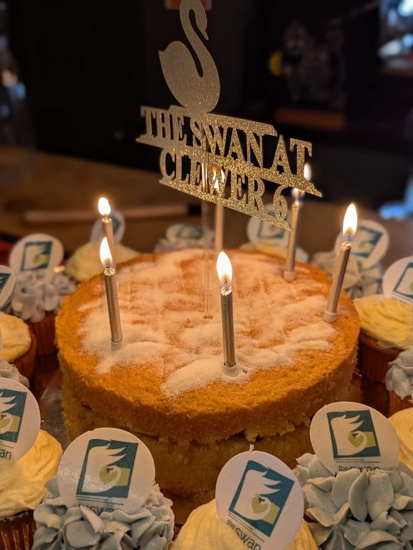 Sixth birthday cake and cup cakes to celebrate