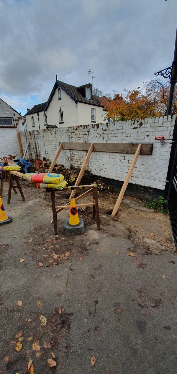 A bar along the wall with support struts