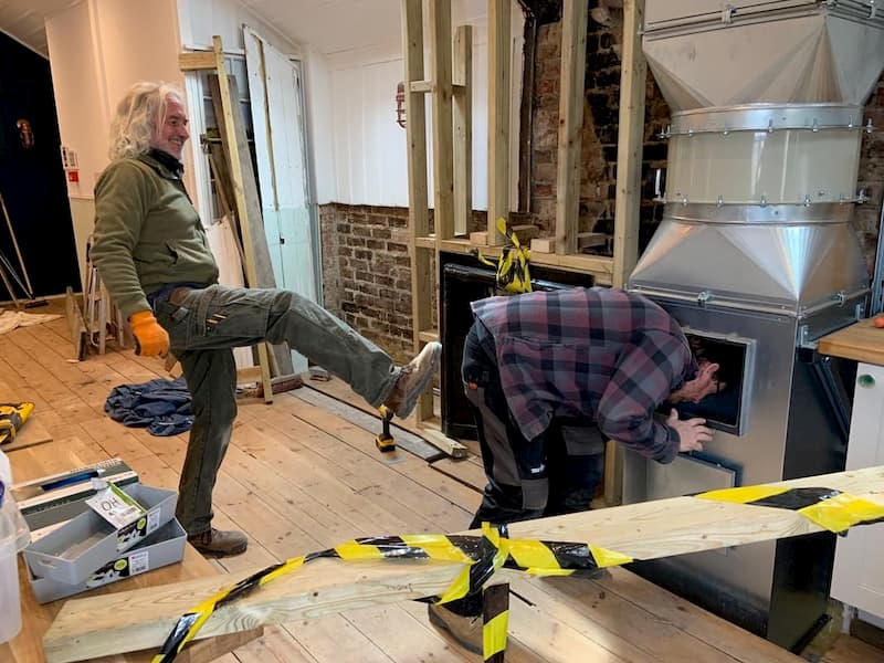 Tony threatening to boot Ian into the new extractor