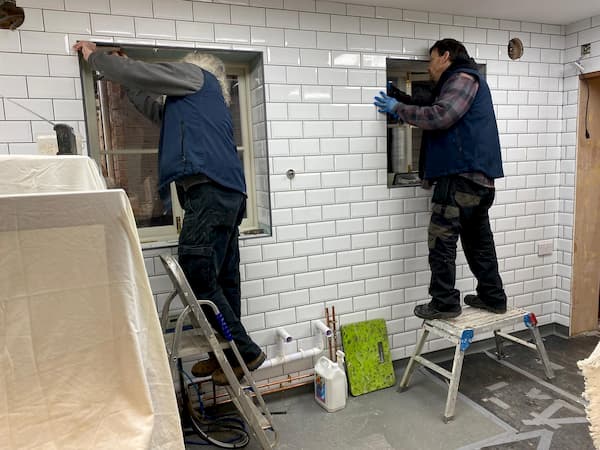 Tony and Ian hard at the tiling