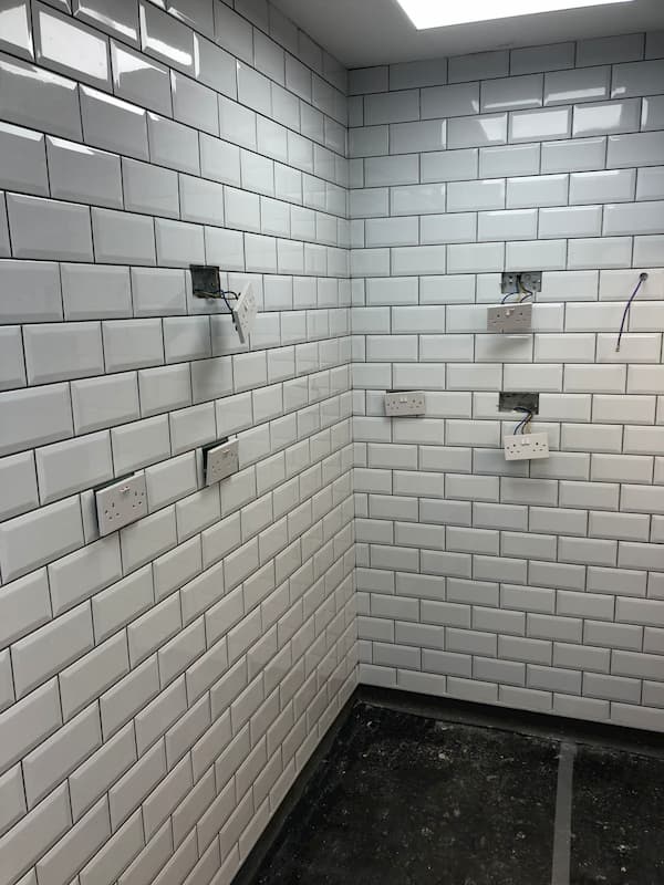 One corner of The Kicthen fully tiled, just to be grouted