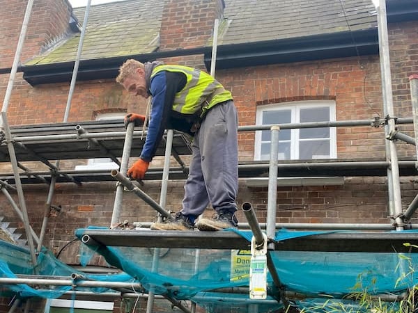 Warren disassembling scaffolding at 15 feet up.