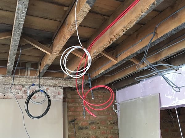 Lots of wires hanging from the ceiling
