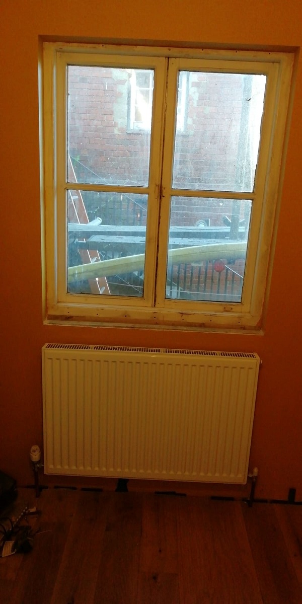 Cob orange on the walls at the window