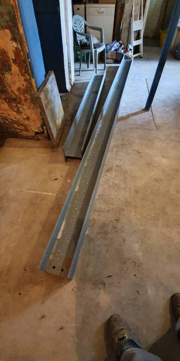 New steel girders for the kitchen